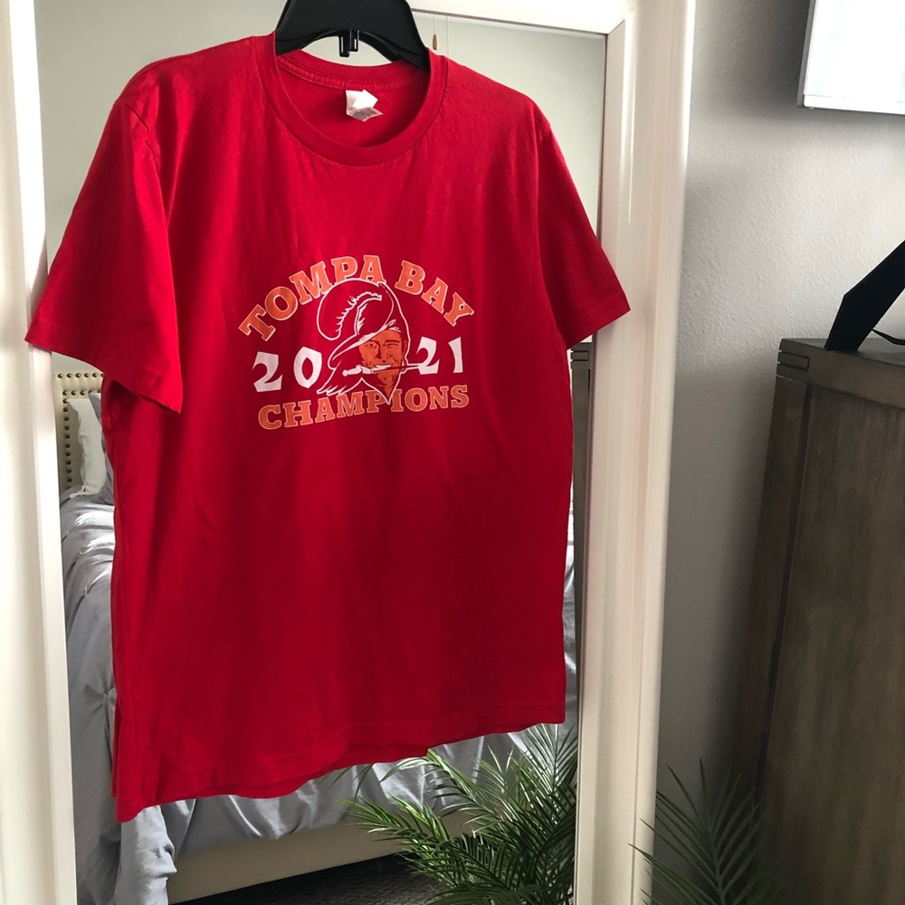 Tom Brady “ Tompa Bay Champions 2021 Tampa Bay Buccaneers T-shirt SZ L